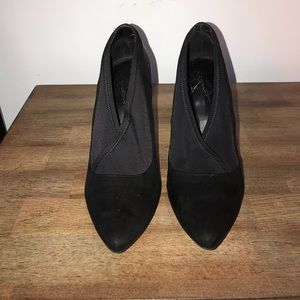 Black Heeled Pumps
